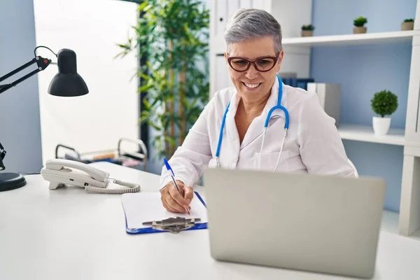 Middle Age Woman Wearing Doctor Uniform Working Clinic — Stockfoto