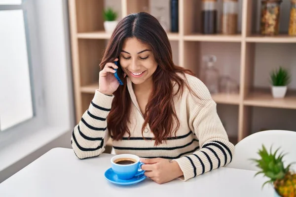 Young Hispanic Woman Drinking Coffee Talking Smartphone Home — Stockfoto