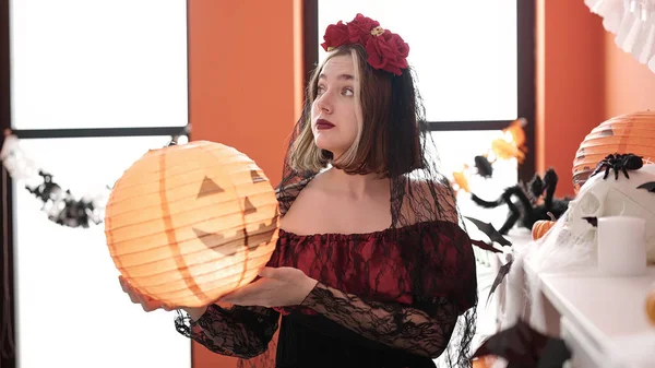 Young Blonde Woman Wearing Katrina Costume Holding Halloween Pumpkin Lamp — Stok fotoğraf