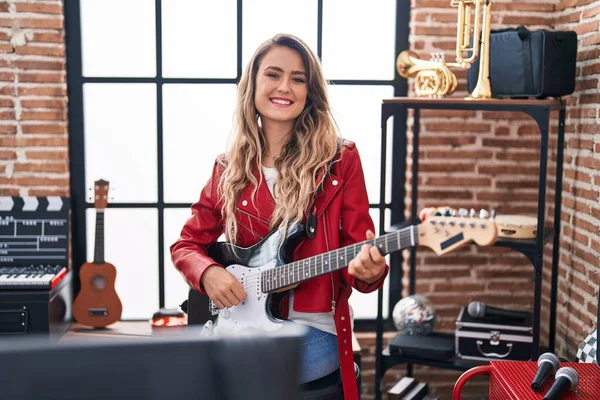 Young Woman Musician Playing Electrical Guitar Music Studio — Foto Stock