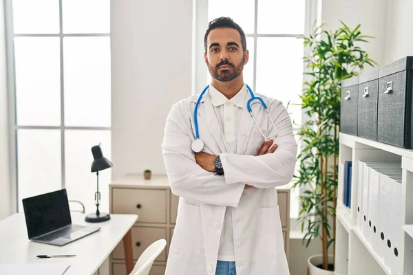 Young Hispanic Man Wearing Doctor Uniform Standing Arms Crossed Gesture — 스톡 사진