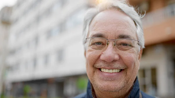Middle Age Man Grey Hair Smiling Confident Street — Stock Photo, Image