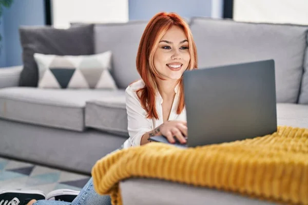 Young Caucasian Woman Using Laptop Sitting Floor Home — Stok fotoğraf