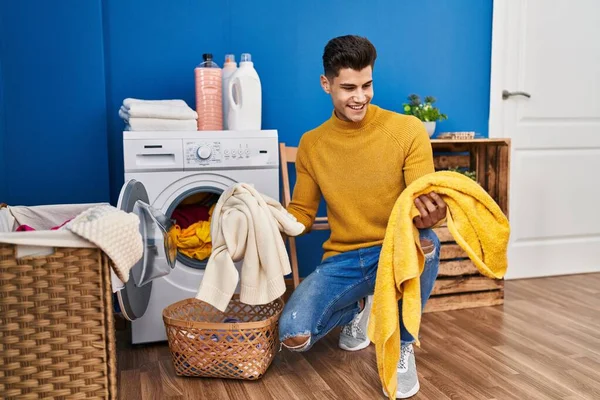 Young Hispanic Man Smiling Confident Washing Clothes Laundry — Fotografia de Stock