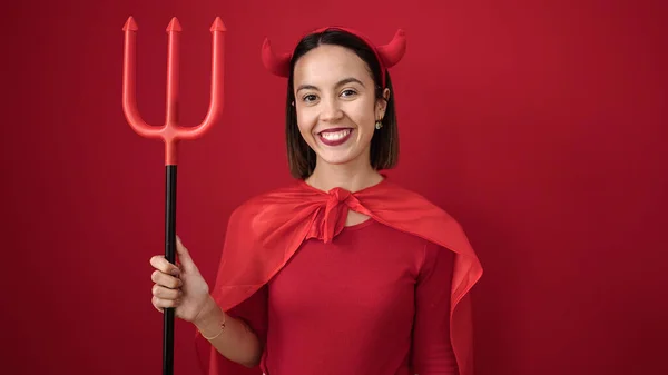 Şeytan Kostümü Giyen Genç Güzel Bir Spanyol Kadın Izole Edilmiş — Stok fotoğraf