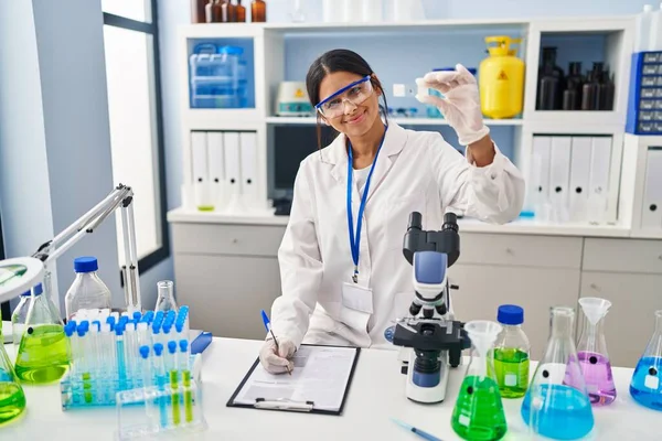 Young Latin Woman Wearing Scientist Uniform Working Laboratory — Stock Photo, Image