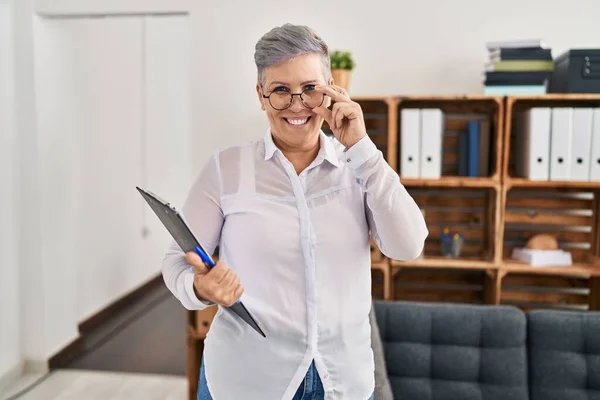 Middle Age Woman Psychologist Holding Clipboard Standing Pyschology Center — Stock Photo, Image