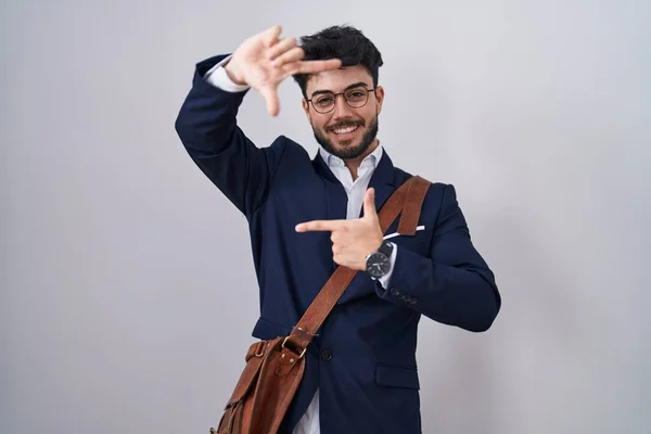 Hispanischer Mann Mit Bart Businesskleidung Lächelnd Und Mit Händen Und — Stockfoto