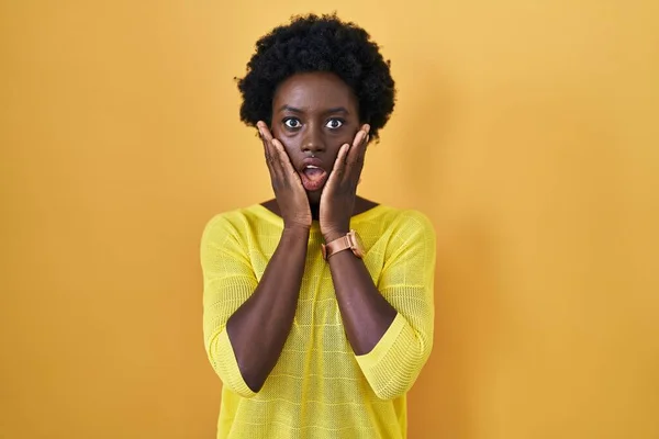 African Young Woman Standing Yellow Studio Afraid Shocked Surprise Amazed — Stock Photo, Image