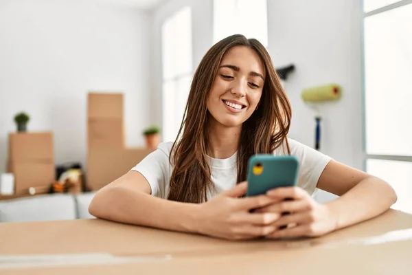 Young Hispanic Woman Smiling Confident Using Smartphone New Home — Stockfoto