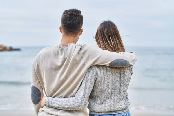 Man Woman Couple Hugging Each Other Back View Seaside — 스톡 사진