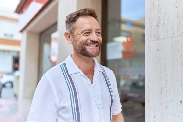 Middle Age Man Smiling Confident Looking Side Street — Φωτογραφία Αρχείου