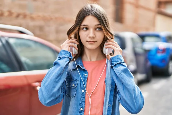 Adorable Girl Wearing Headphones Street — Stock Photo, Image
