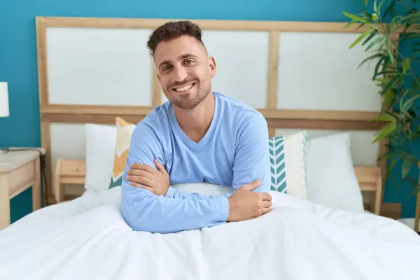 Young Hispanic Man Smiling Confident Sitting Bed Bedroom — Φωτογραφία Αρχείου