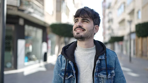 Young Hispanic Man Smiling Confident Street — Photo