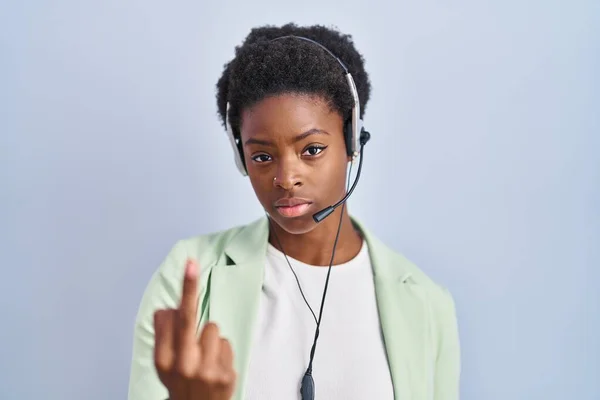 African American Woman Wearing Call Center Agent Headset Showing Middle — Stockfoto