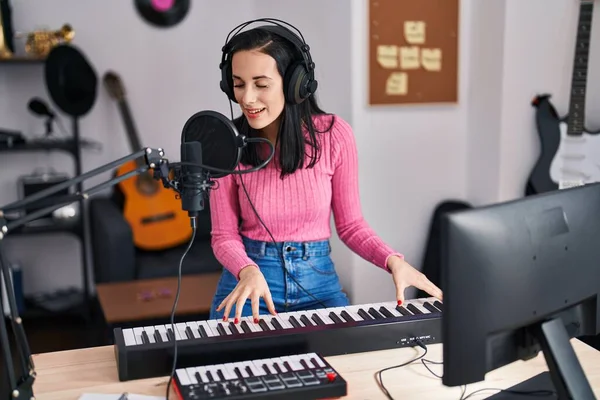 Young Caucasian Woman Musician Singing Song Playing Piano Music Studio — Zdjęcie stockowe
