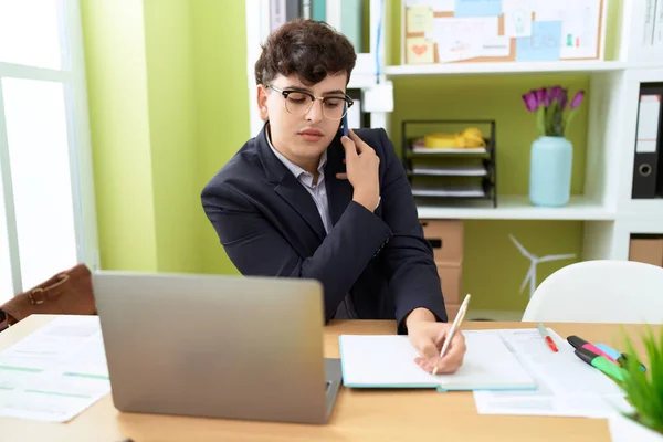 Non Binary Man Business Worker Talking Smartphone Writing Notebook Office — Stockfoto