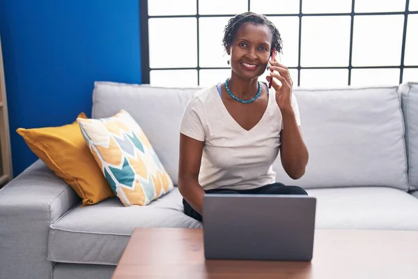 Middle Age African American Woman Talking Smartphone Using Laptop Home — Stock Photo, Image