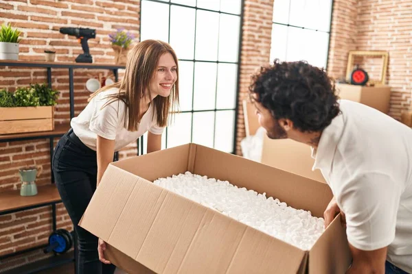 Man Woman Couple Smiling Confident Holding Package New Home — Stock Photo, Image