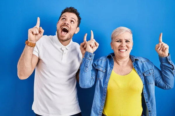 Young Brazilian Mother Son Standing Blue Background Smiling Amazed Surprised — Stock Photo, Image