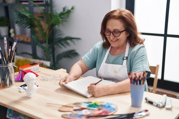 Senior Woman Artist Smiling Confident Drawing Notebook Art Studio — Stok fotoğraf