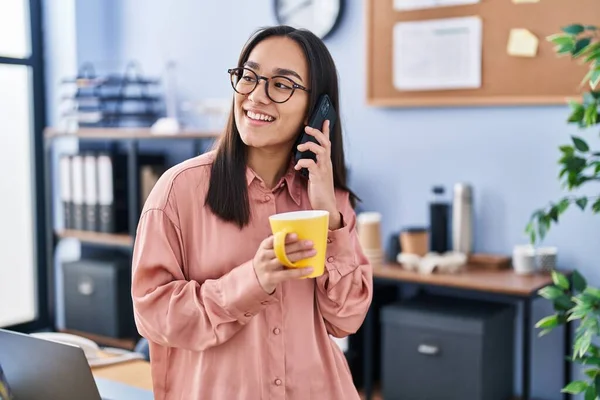 Young Hispanic Woman Business Worker Talking Smartphone Drinking Coffee Office — Stock Fotó