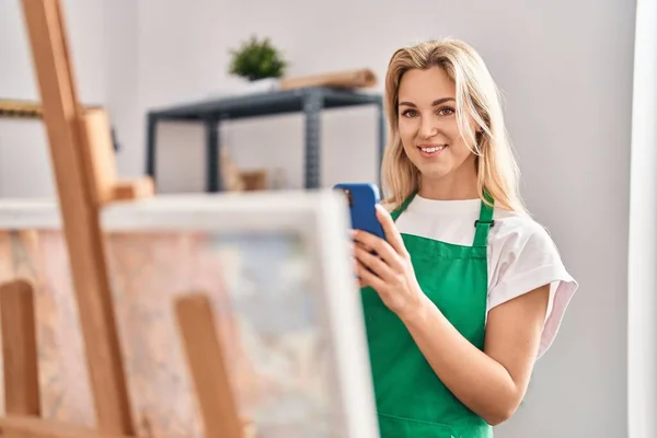 Young Blonde Woman Artist Make Picture Draw Art Studio — Stockfoto