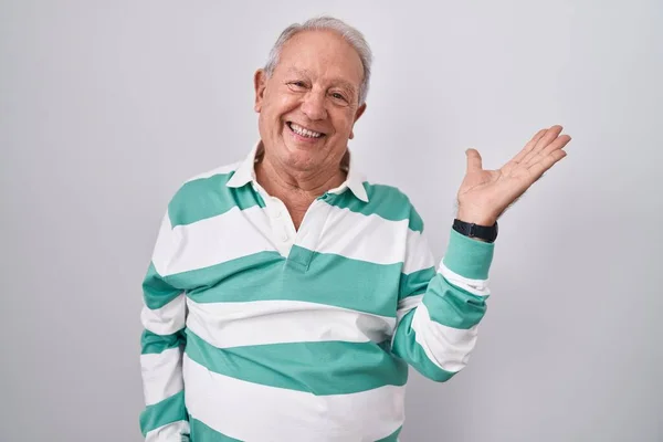 Senior Man Grey Hair Standing White Background Smiling Cheerful Presenting — Stock Photo, Image