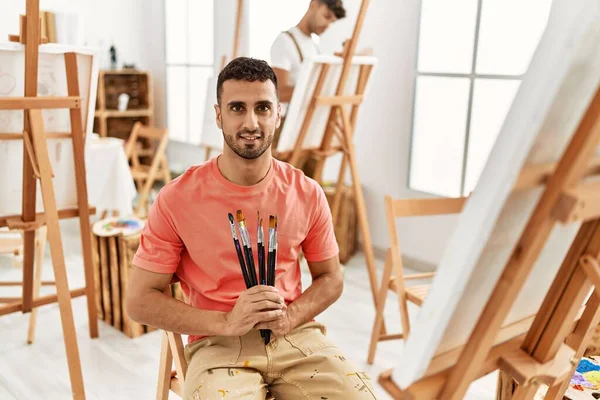 Dos Hombres Hispanos Pareja Sonriendo Confiado Dibujo Estudio Arte — Foto de Stock