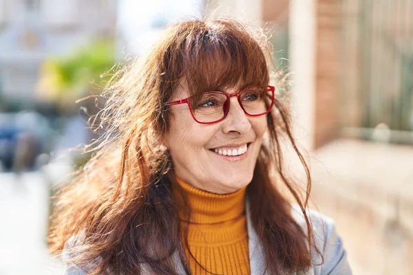 Middle Age Woman Business Executive Smiling Confident Street —  Fotos de Stock