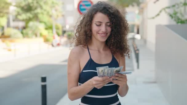 Young Beautiful Hispanic Woman Smiling Confident Counting Dollars Street — Video Stock