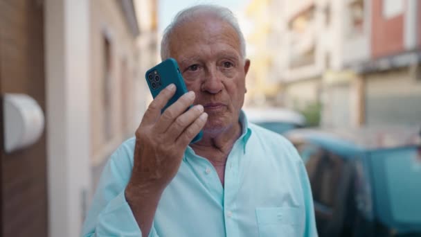Senior Grey Haired Man Talking Smartphone Street — стоковое видео