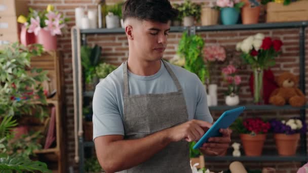 Young Hispanic Man Florist Smiling Confident Using Touchpad Flower Shop — Stock Video