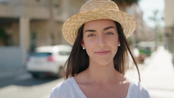 Young Hispanic Woman Tourist Smiling Confident Standing Street — Vídeo de Stock