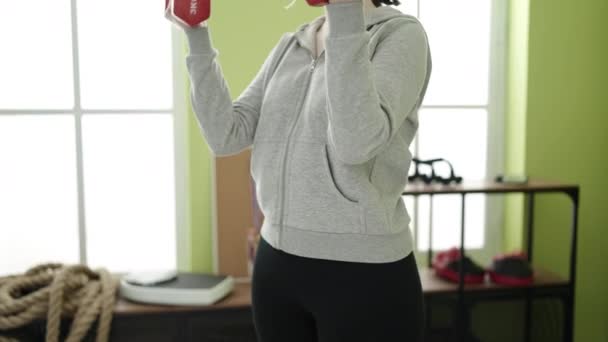 Young Blonde Woman Using Dumbbells Training Sport Center — Vídeos de Stock