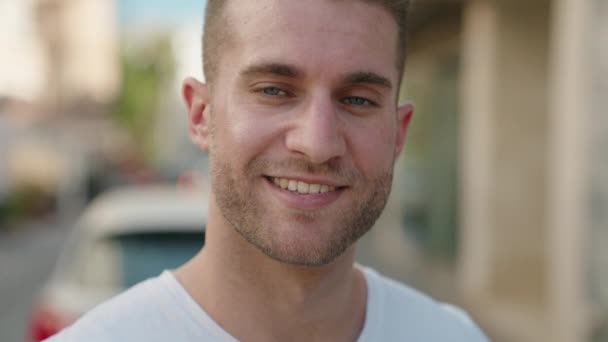 Young Caucasian Man Smiling Confident Standing Street — Stok video
