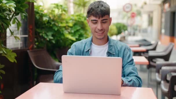 Young Hispanic Man Using Laptop Sitting Table Coffee Shop Terrace — Wideo stockowe