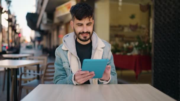 Young Hispanic Man Using Touchpad Sitting Table Coffee Shop Terrace — Stock videók