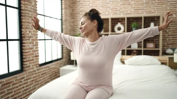 Middle Age Hispanic Woman Waking Stretching Arms Bedroom — Stok video