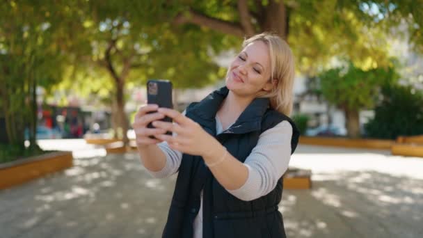 Young Blonde Woman Smiling Confident Having Video Call Park — Vídeo de Stock