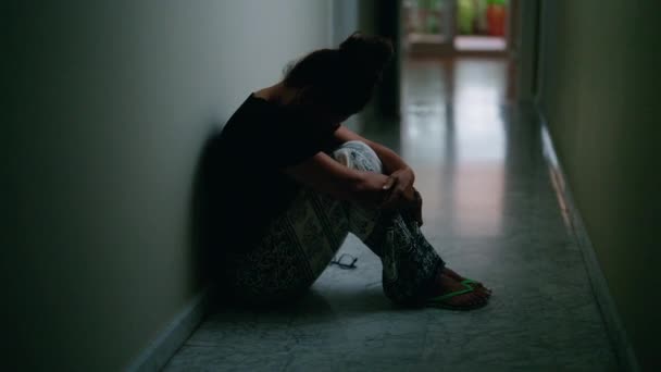 Middelbare Leeftijd Spaanse Vrouw Lijden Aan Huiselijk Geweld Met Blauwe — Stockvideo
