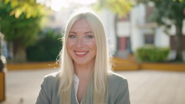 Young Blonde Woman Executive Smiling Confident Standing Park — Vídeos de Stock