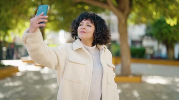 Young Hispanic Woman Smiling Confident Making Selfie Smartphone Park — 图库视频影像