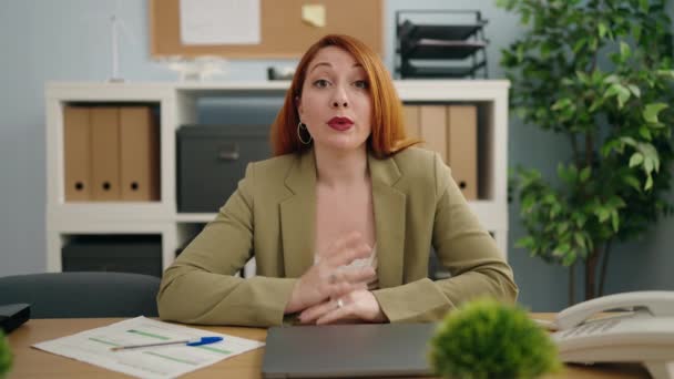 Young Redhead Woman Business Worker Speaking Office — Stockvideo