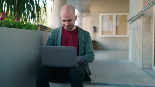 Young Bald Man Smiling Confident Using Laptop Street — Stockvideo