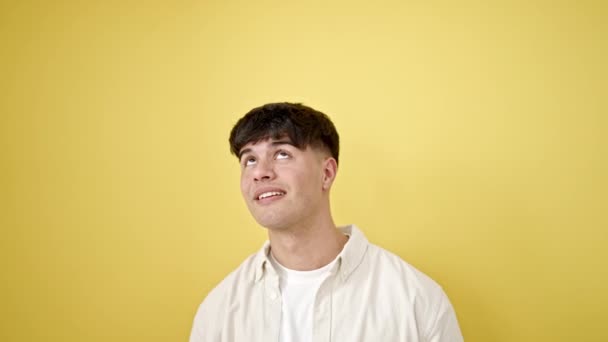 Young Hispanic Man Standing Surprise Expression Looking Isolated Yellow Background — Stock Video