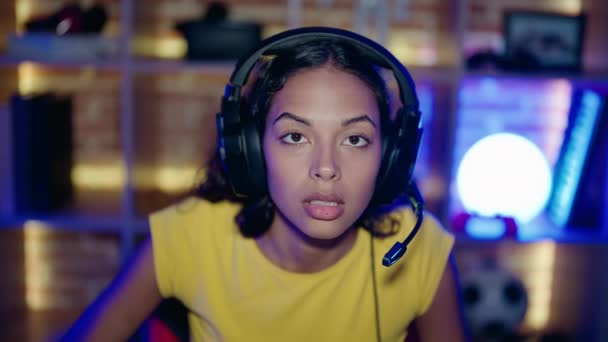 Young African American Woman Streamer Playing Video Game Using Computer — Wideo stockowe