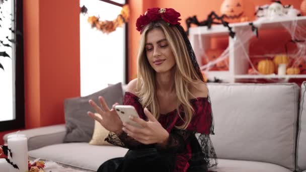 Jong Blond Vrouw Het Maken Van Selfie Door Smartphone Met — Stockvideo