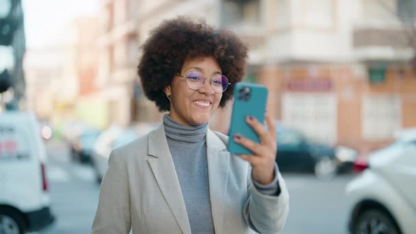 African American Woman Smiling Confident Having Video Call Street — Vídeo de stock